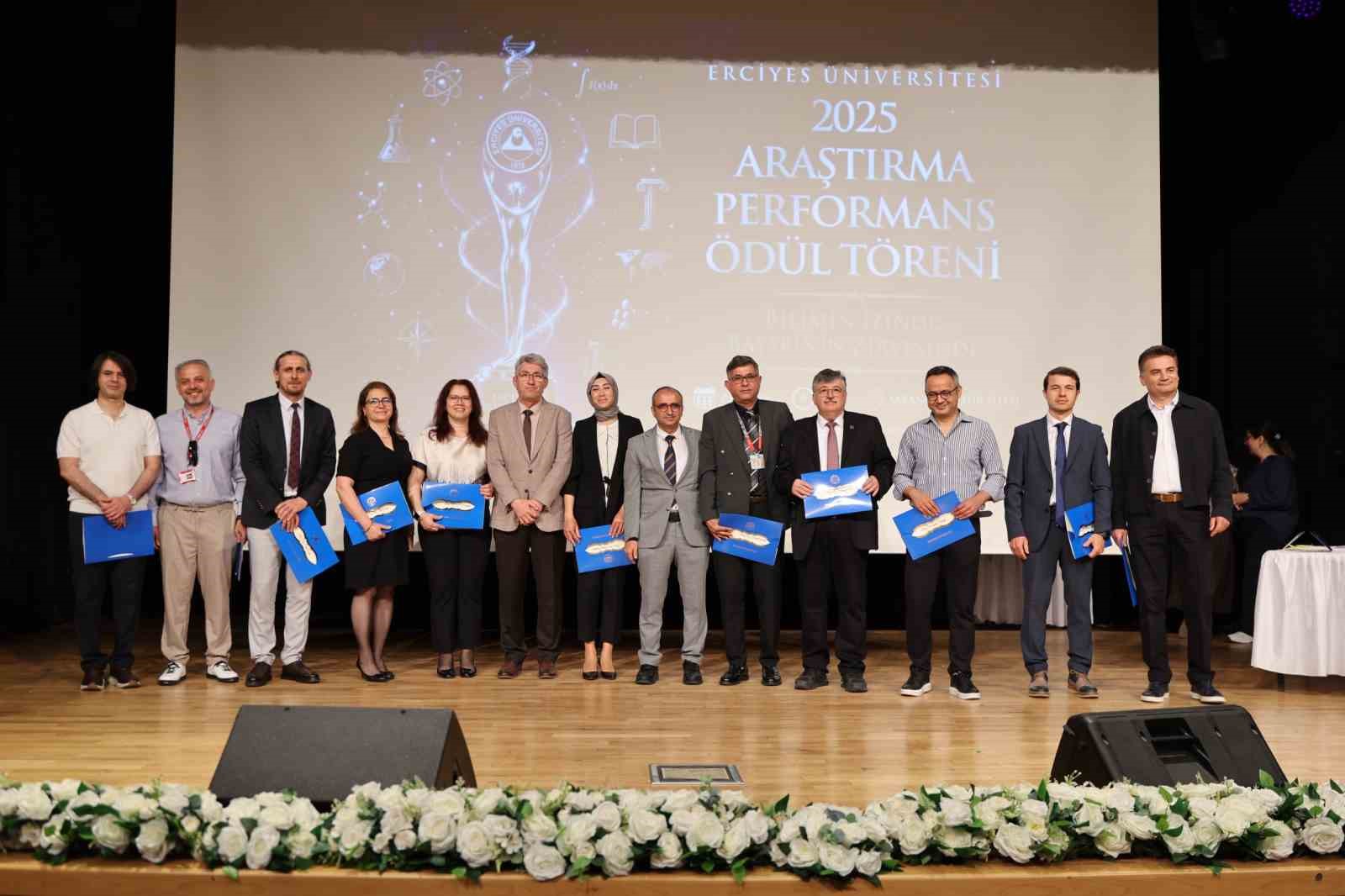 ERÜ’de ’2025 Yılı Araştırma Performans Ödül Töreni’ düzenlendi