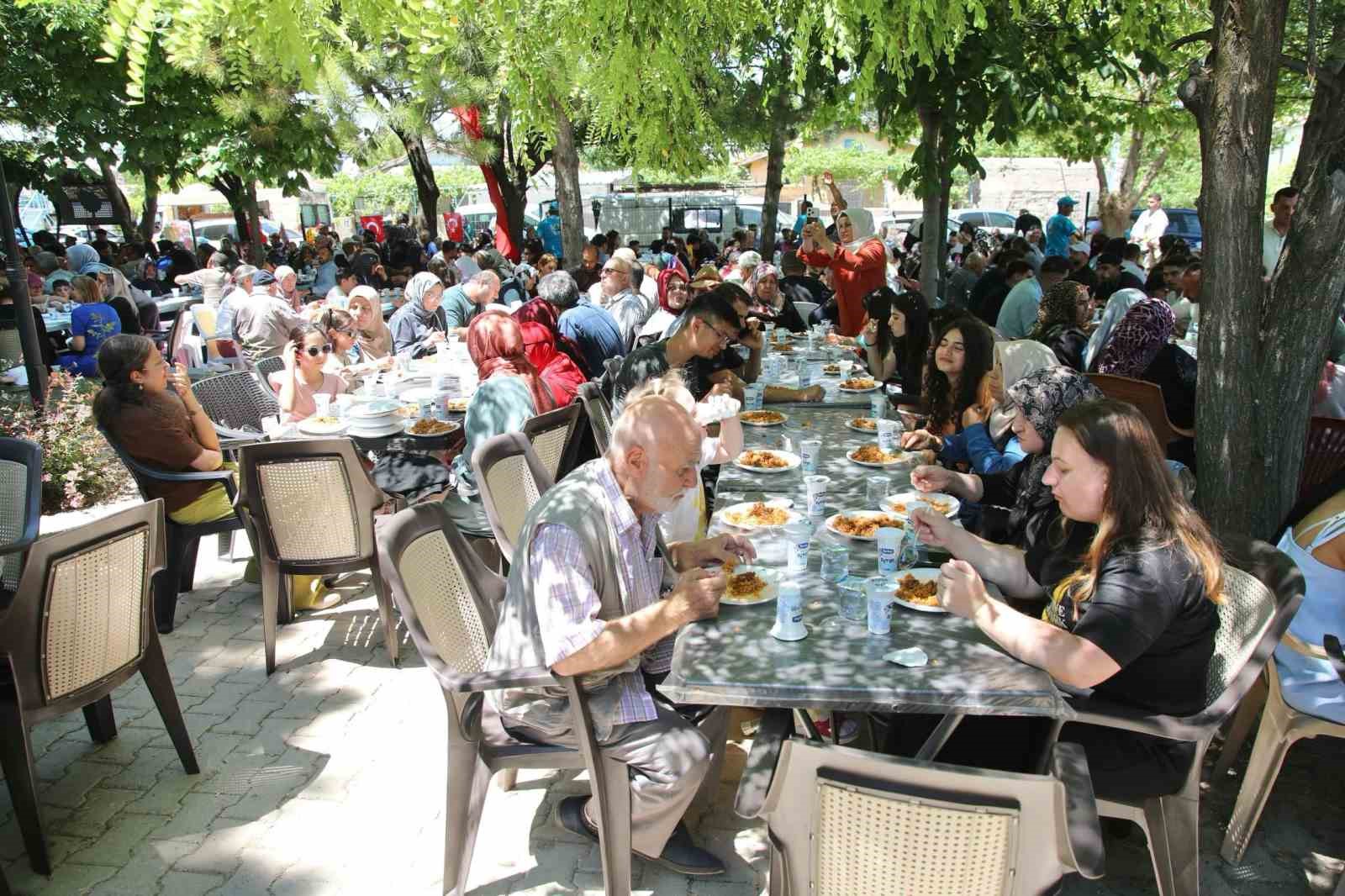 Başkan Çolakbayrakdar: "Sıla-i rahim, birlik ve beraberliğimizin en güzel yansımasıdır"