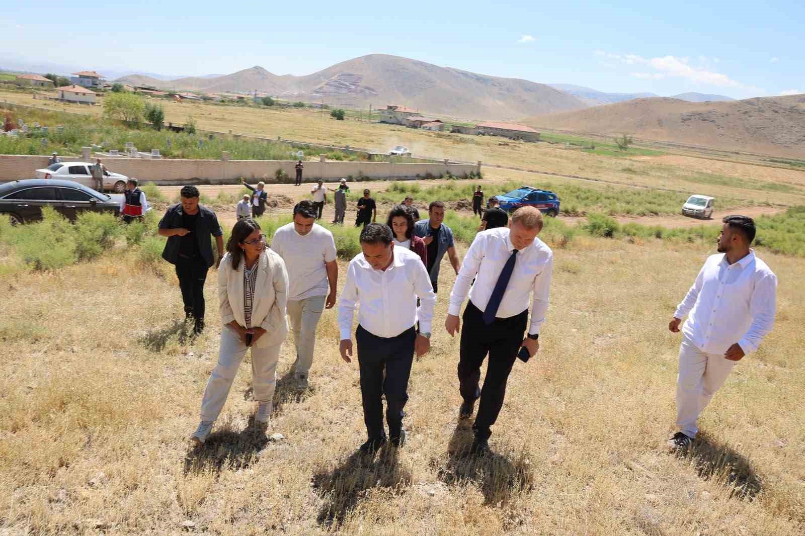 Vali &Ccedil;i&ccedil;ek, Eğrik&ouml;y H&ouml;y&uuml;k Kazı Alanı&rsquo;nı ziyaret etti