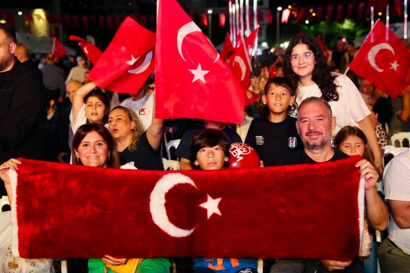 Ordu meydana sığmadı