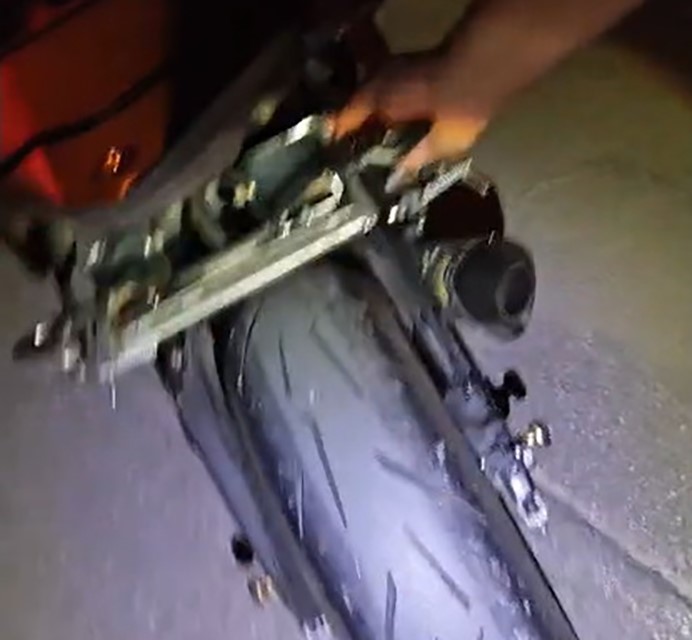 Manisa&rsquo;da katlanır plakalı motosiklete 156 bin TL ceza