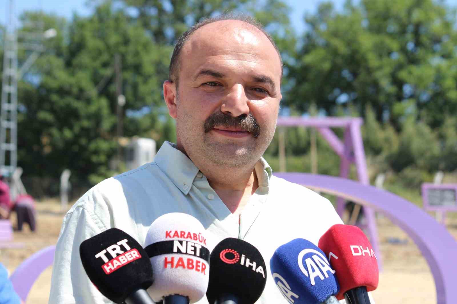 Safranova’da 7 dekarlık alana 500 kilo safran soğanı dikildi