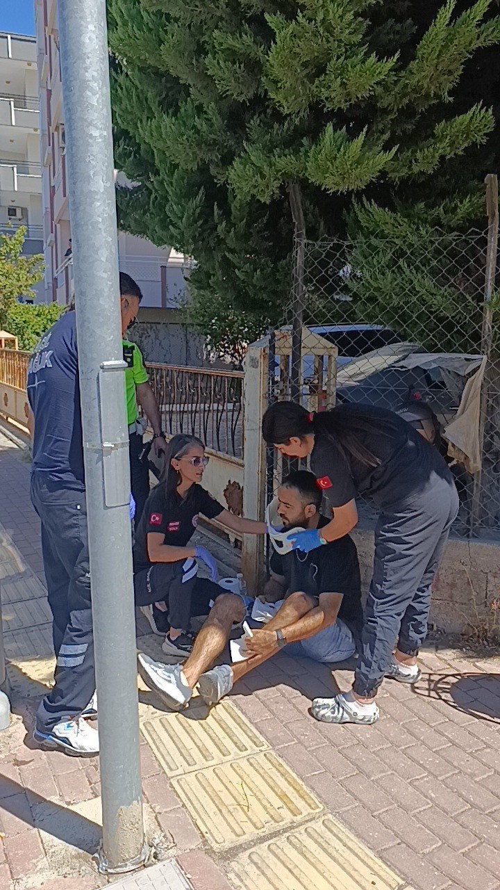Kazaya sebebiyet verdi, yaralı s&uuml;r&uuml;c&uuml;y&uuml; bırakıp ka&ccedil;tı