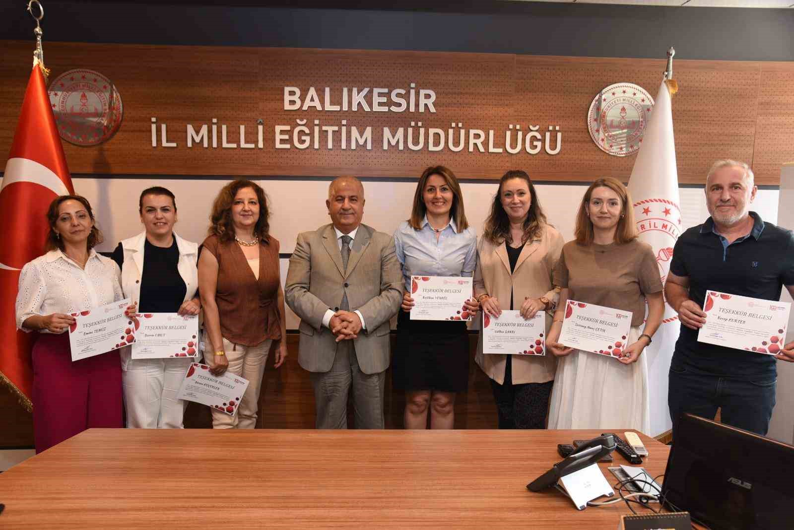 Balıkesir’de başarılı öğrenciler ödüllendirildi
