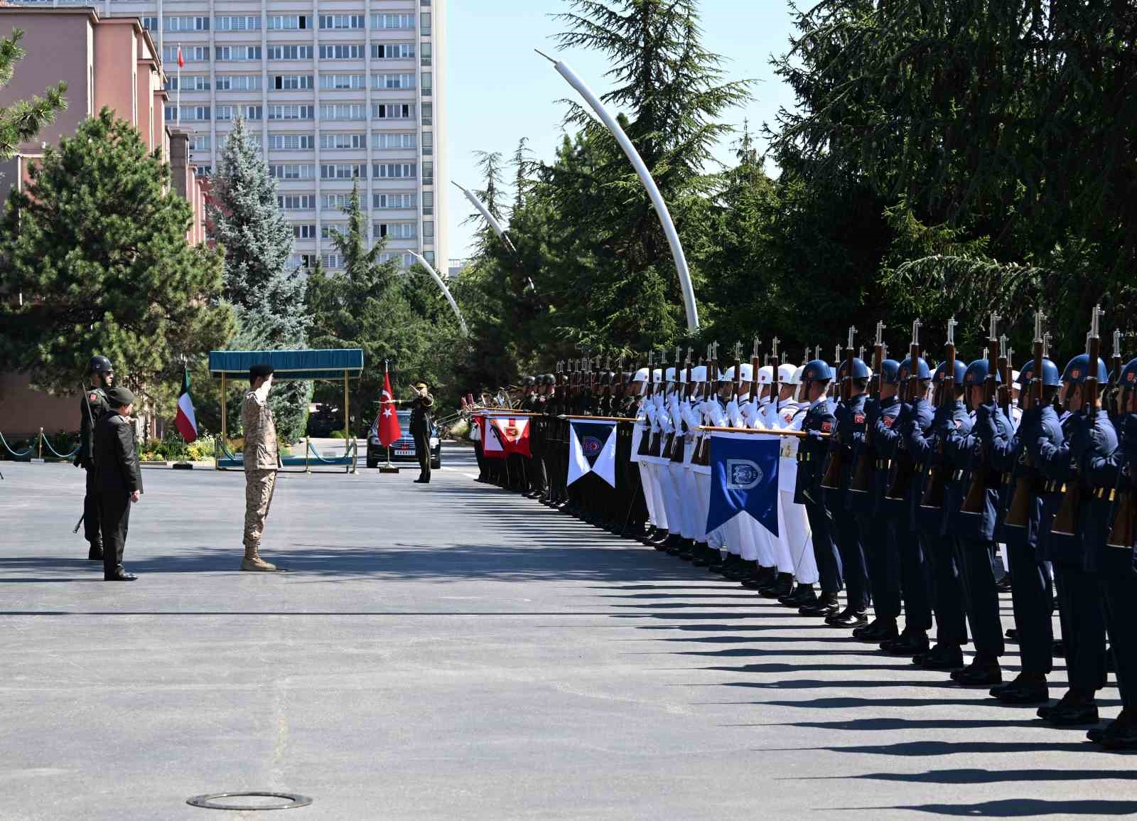 Genelkurmay Başkanı Bayraktaroğlu, Kuveytli mevkidaşı Al Shariaan ile görüştü