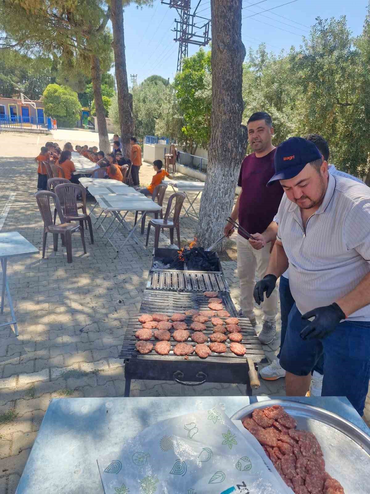 Bayramın bereketi okul bahçesine taşındı