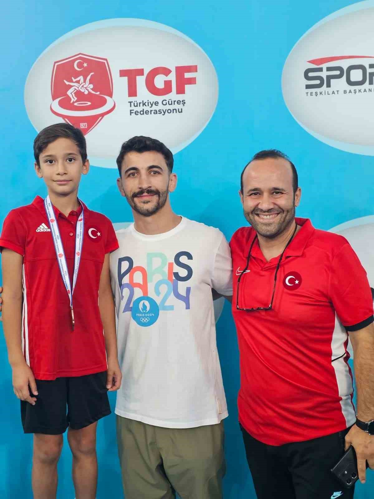 Aydınlı minik g&uuml;reş&ccedil;iler T&uuml;rkiye Şampiyonası&rsquo;ndan madalyayla d&ouml;nd&uuml;