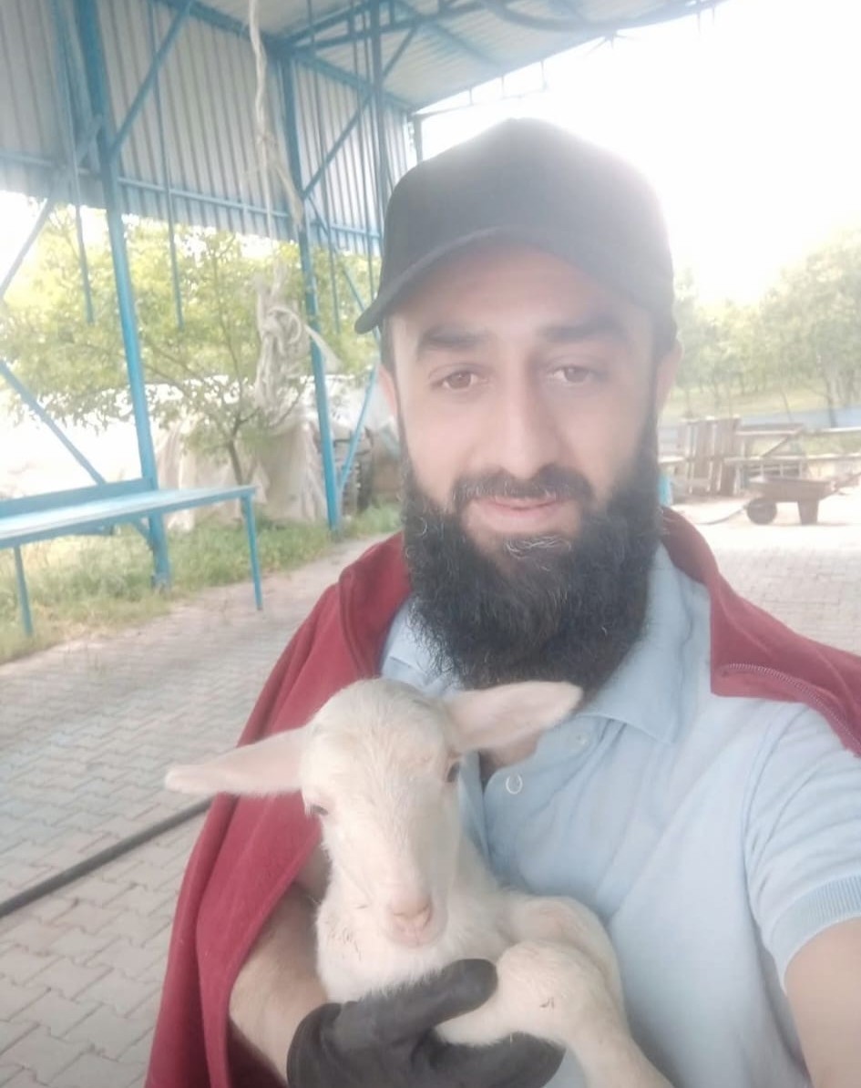 Kavşakta 4 ara&ccedil; birbirine girdi : 1 &ouml;l&uuml; 4 yaralı
