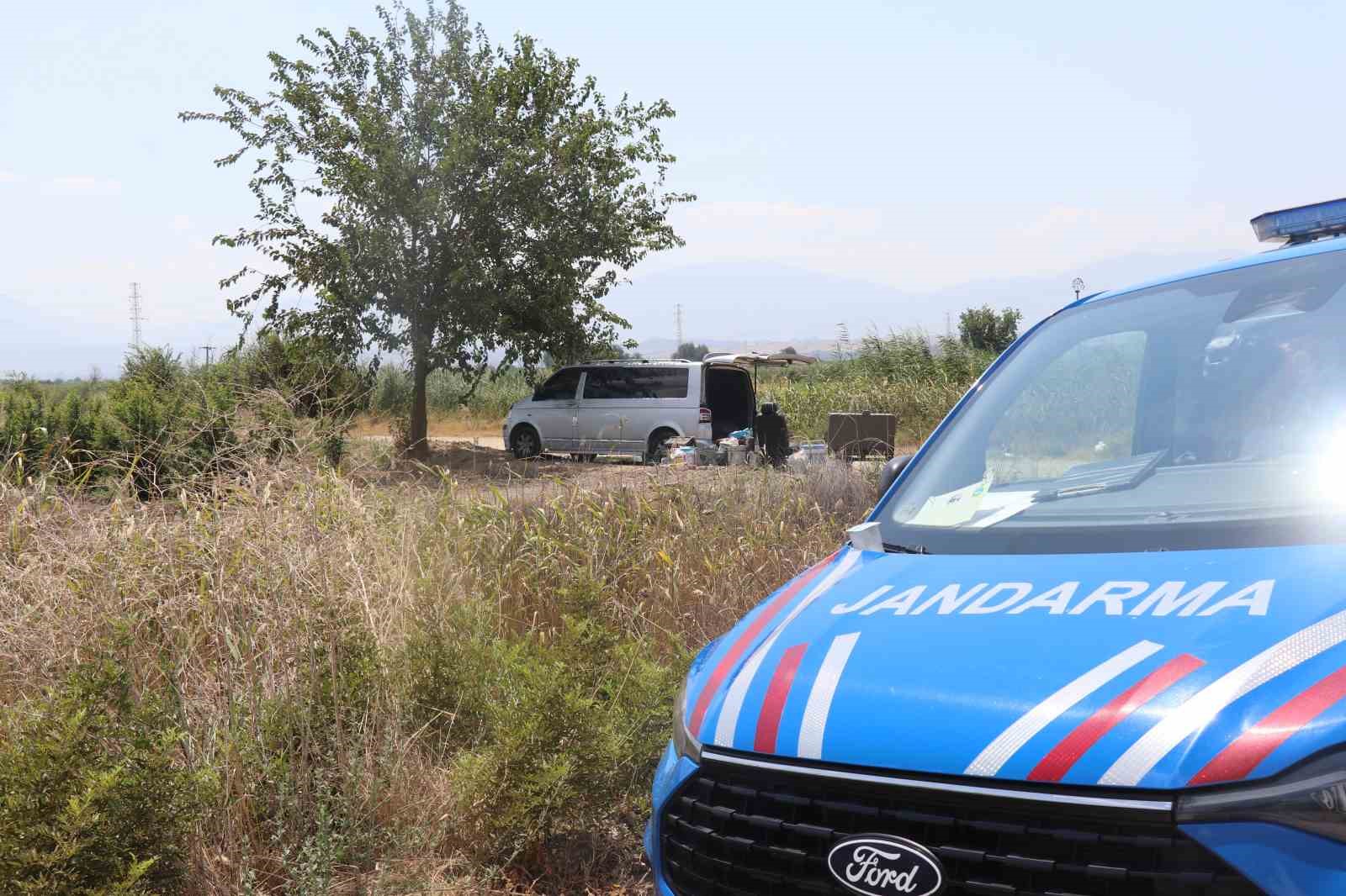 2 g&uuml;nd&uuml;r kayıp olarak aranan adam aracında &ouml;l&uuml; bulundu