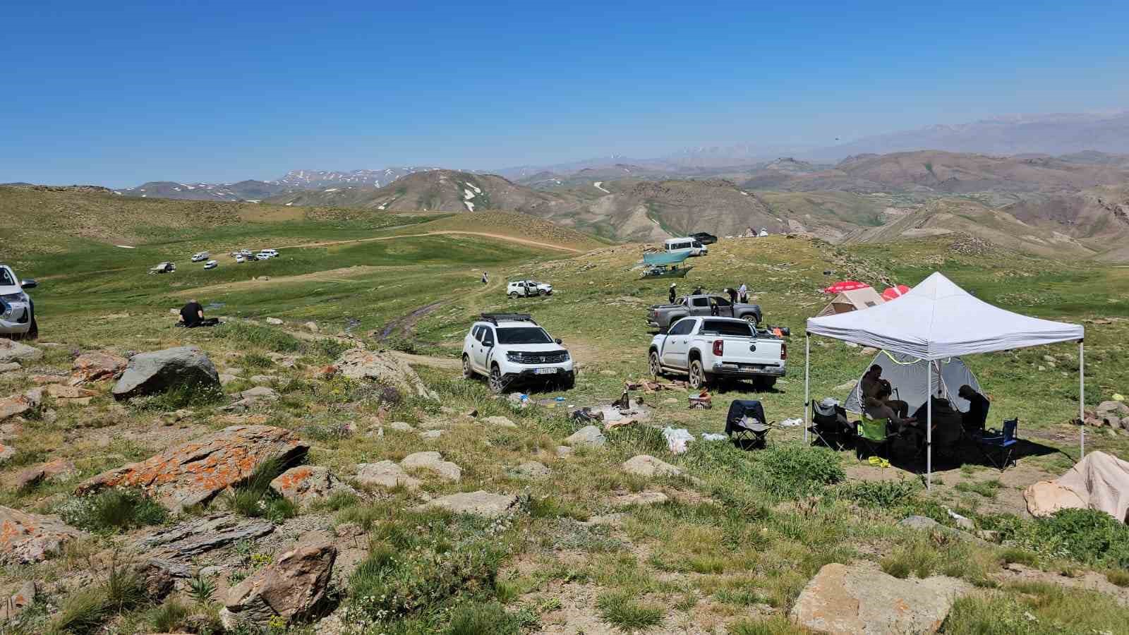 Sıcaktan bunalanlar Çalyan Gölü’ne akın ediyor