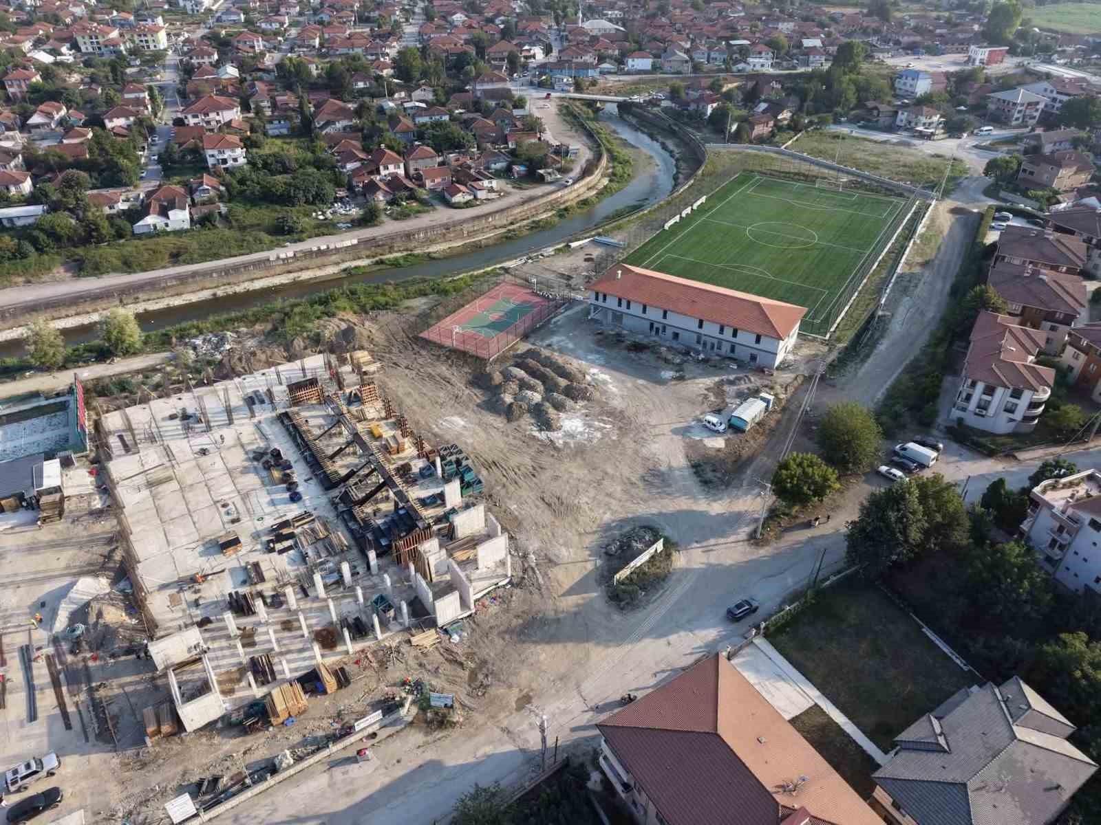 Cedidiye Kent Meydanı ve 19 Mayıs Spor Kamp&uuml;s&uuml; inşaatında sona doğru