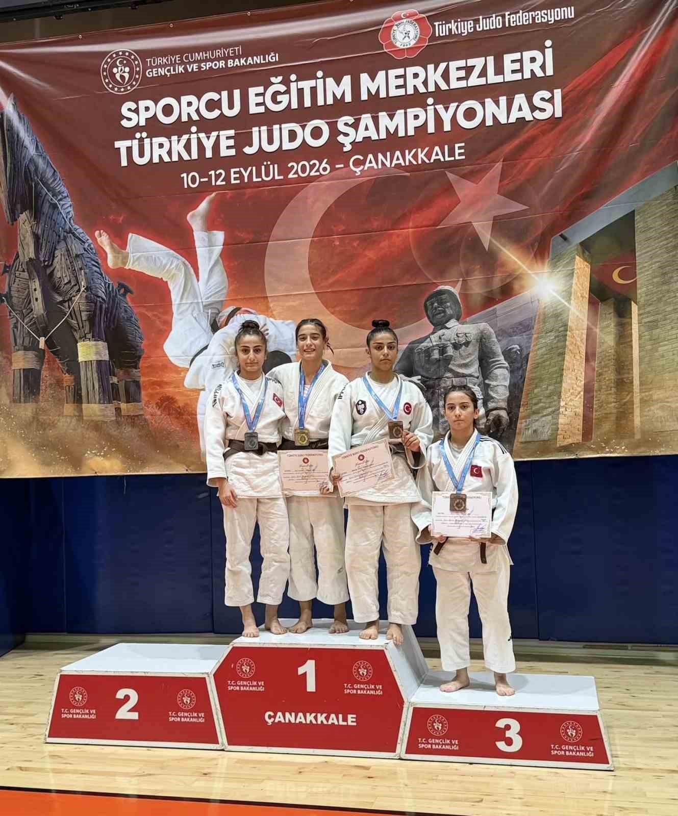 Yunusemre’nin judocularından çifte Türkiye Şampiyonluğu