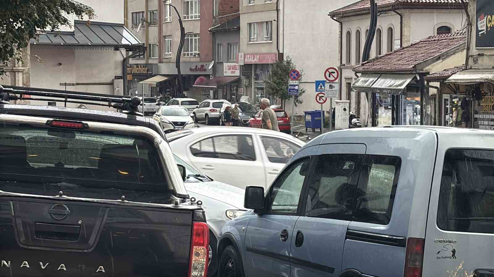 Bolu&rsquo;da sıcaklık 15 derece birden d&uuml;şt&uuml;: D&uuml;n 30, bug&uuml;n 15 derece