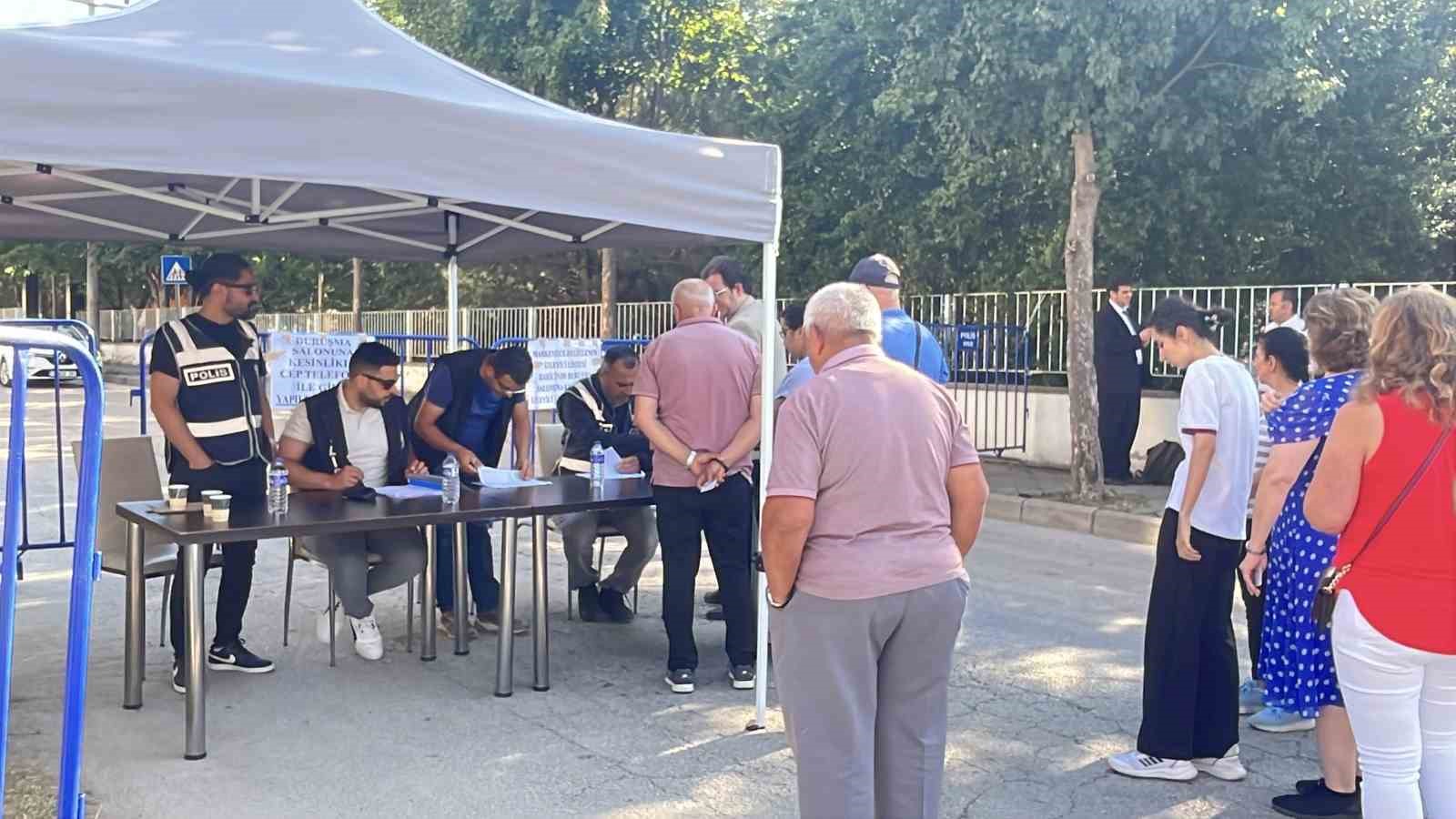 Zincir market temsilcileri Tanju Özcan davasında şikayetçi olmadı
