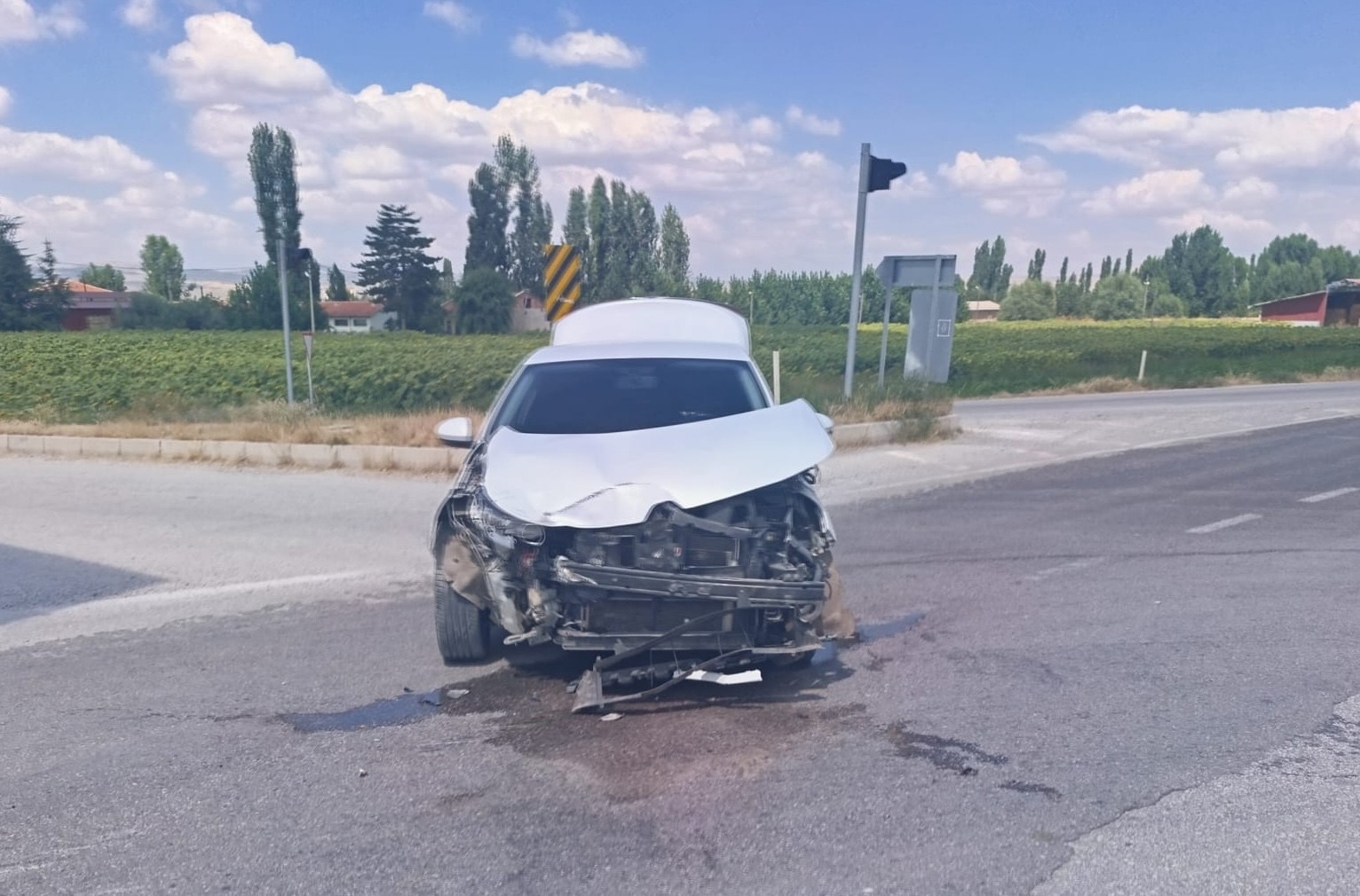 &Ccedil;orum&rsquo;da pikap ile otomobil &ccedil;arpıştı: 2 yaralı