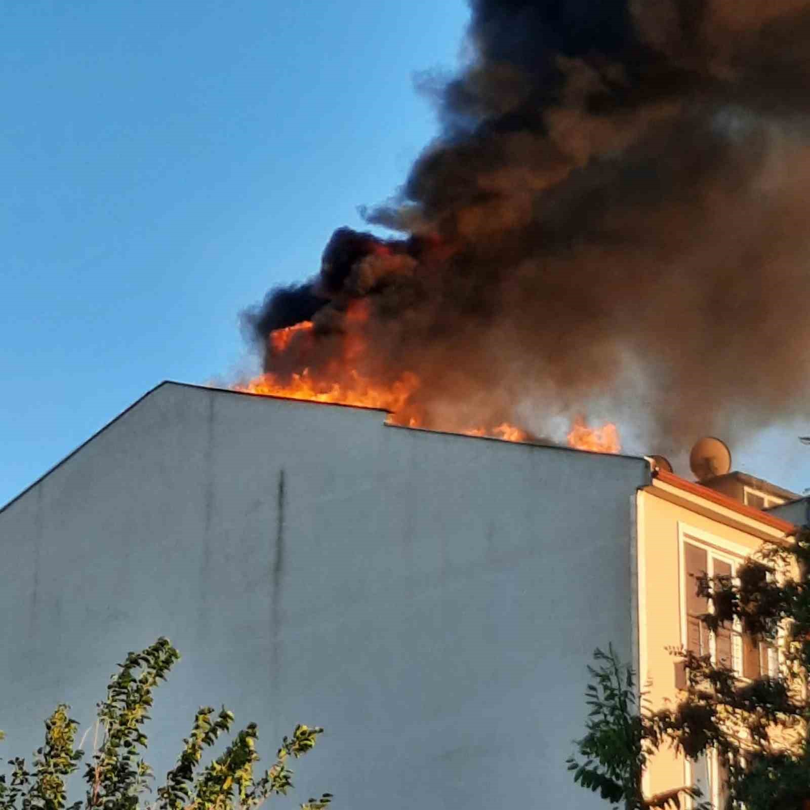 Muratlı’da çatı yangını paniği