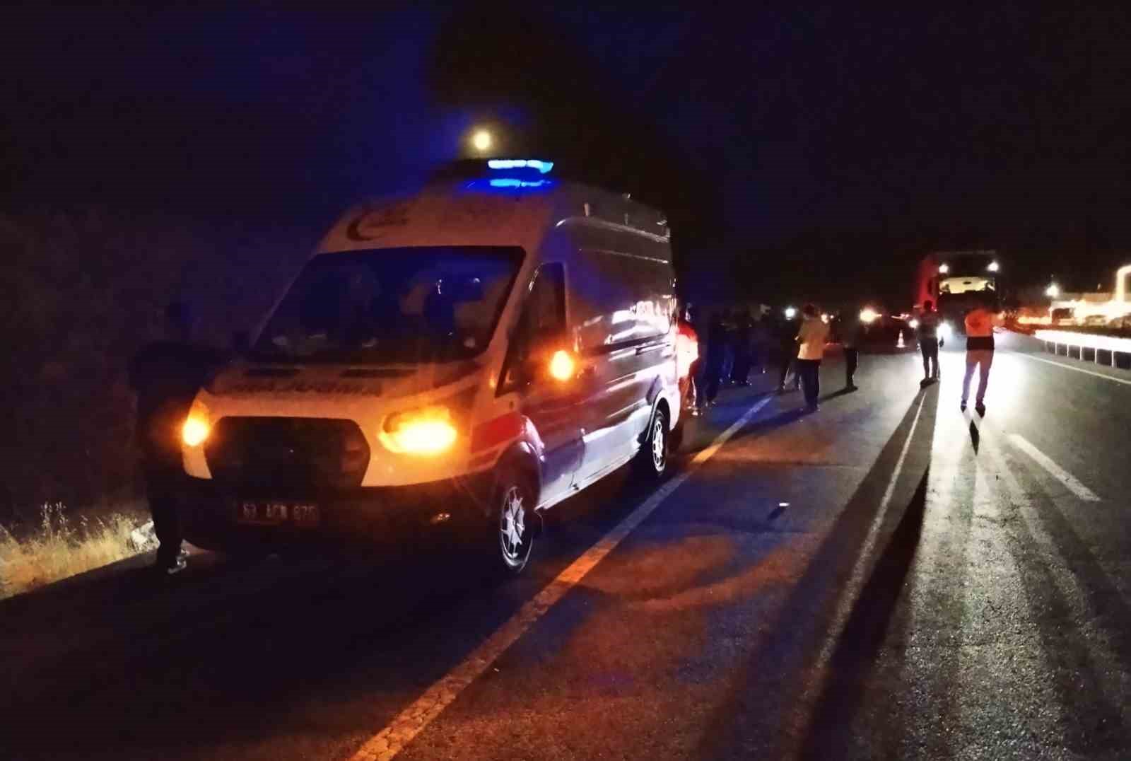 Siverek-Diyarbakır kara yolunda feci kaza: 3 &ouml;l&uuml;, 1 yaralı