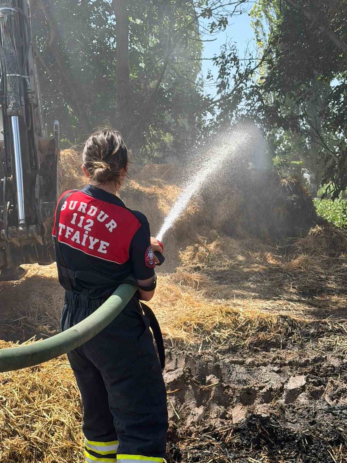 Burdur’da 50 ton balya yangında kül oldu