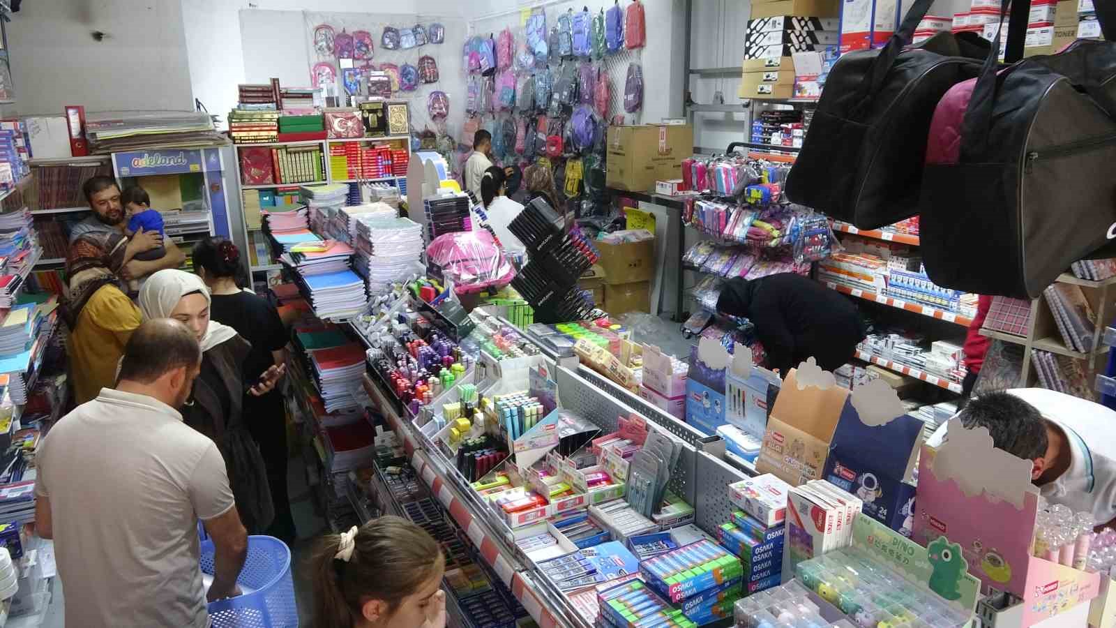 Okullar açılıyor, kırtasiyelerde hareketlilik başladı