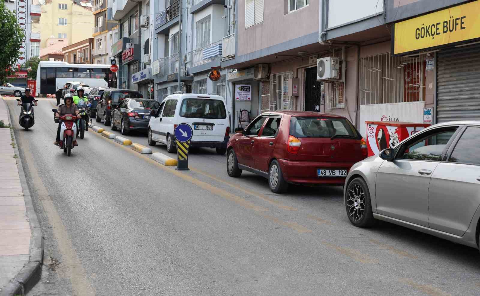 Aydın’daki trafik ve otopark sıkıntısının en önemli nedenlerinden biri denetimsizlik