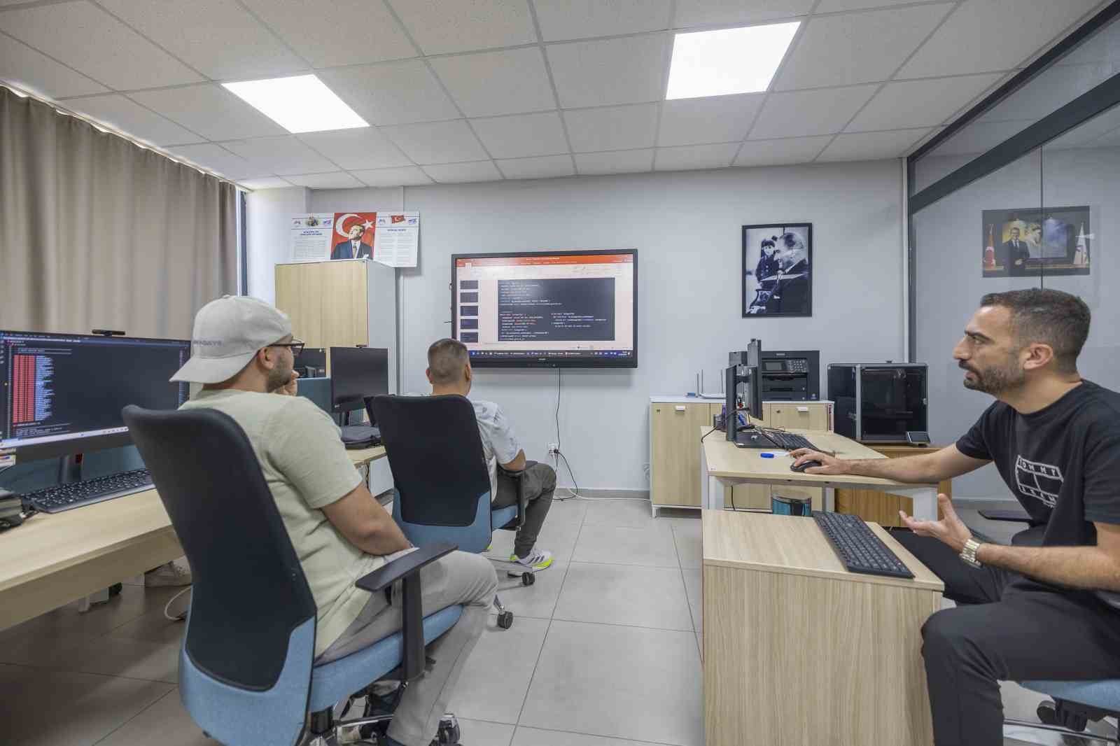 Mersin’de gençlere ücretsiz yazılım eğitimi