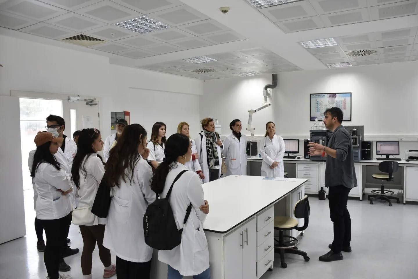 &Ouml;ğrenciler ileri analiz y&ouml;ntemlerini laboratuvarda inceledi