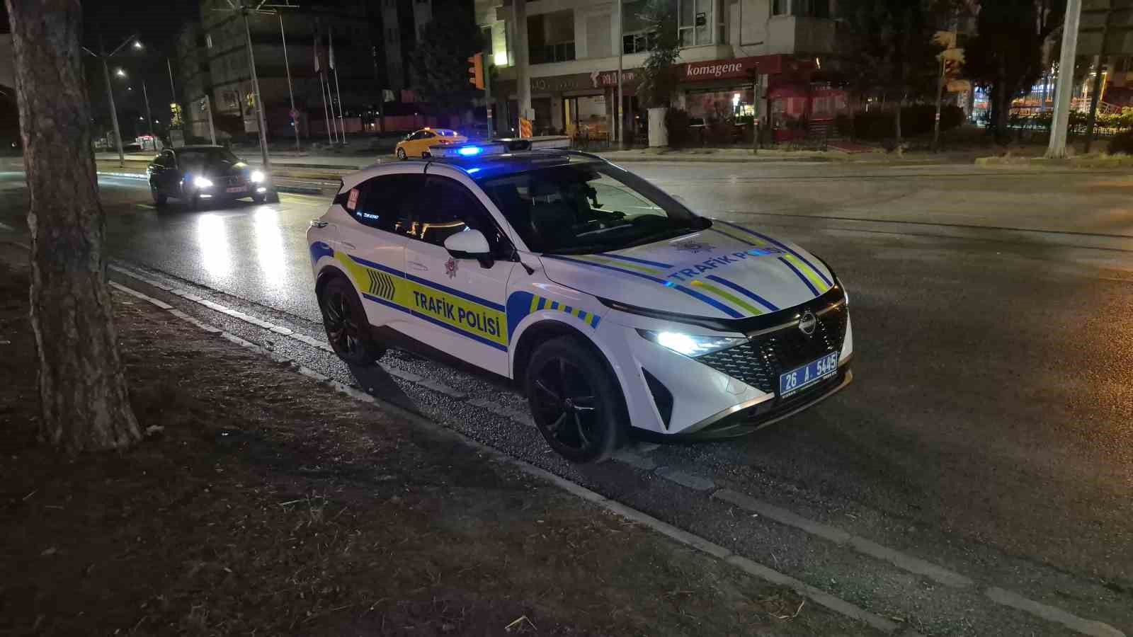 Eskişehir&rsquo;de otomobil ile ticari taksi &ccedil;arpıştı