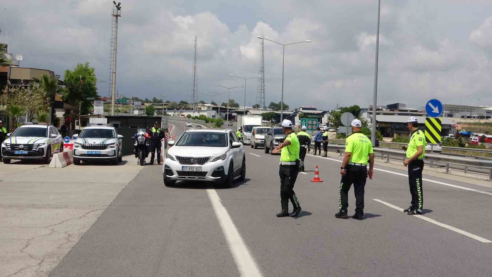 Mersin&rsquo;de bayramda g&uuml;nl&uuml;k 700 ara&ccedil;, 11 dron ve 3 bin 507 personel g&ouml;rev yapacak