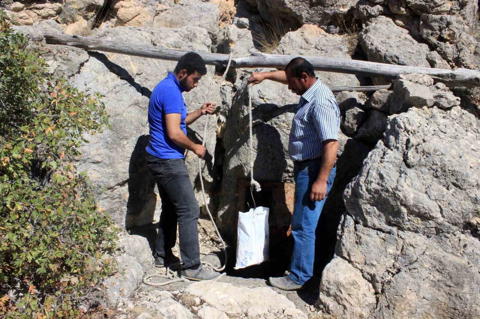 Ayranpınar k&ouml;y&uuml;nde peynirler doğal buz mağaralarında muhafaza ediliyor