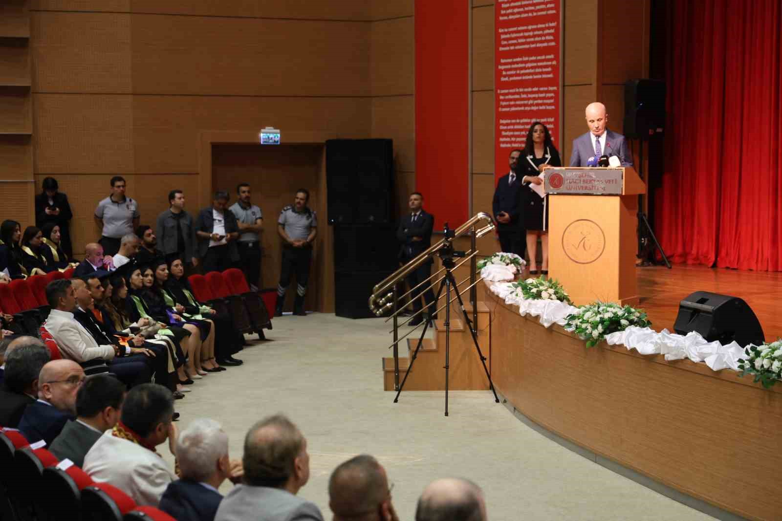 YÖK Başkanı Özvar: "Mezuniyet bir son değil, hayat boyu öğrenmenin yeni başlangıcıdır"