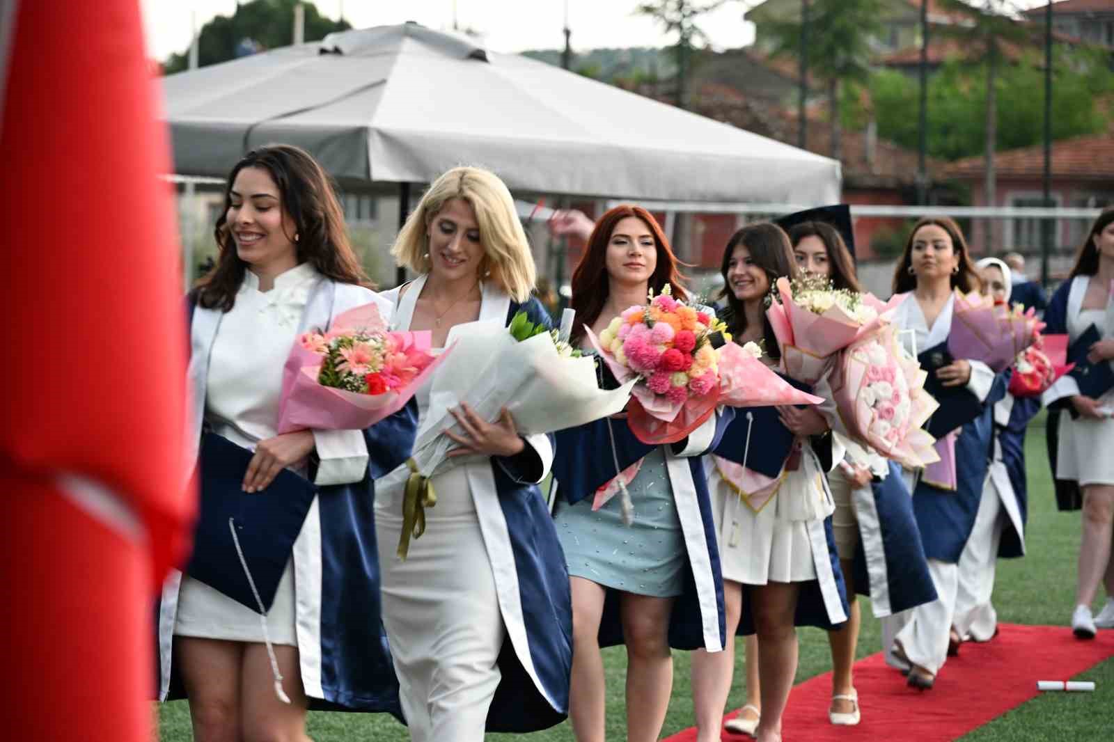 MCBÜ Demirci Eğitim Fakültesi ve MYO’da mezuniyet sevinci