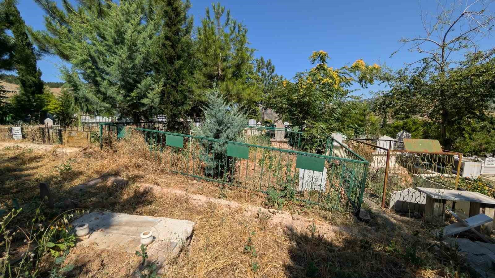 Tokat Belediyesi&rsquo;nden mezarlıklarda d&uuml;zenleme &ccedil;ağrısı