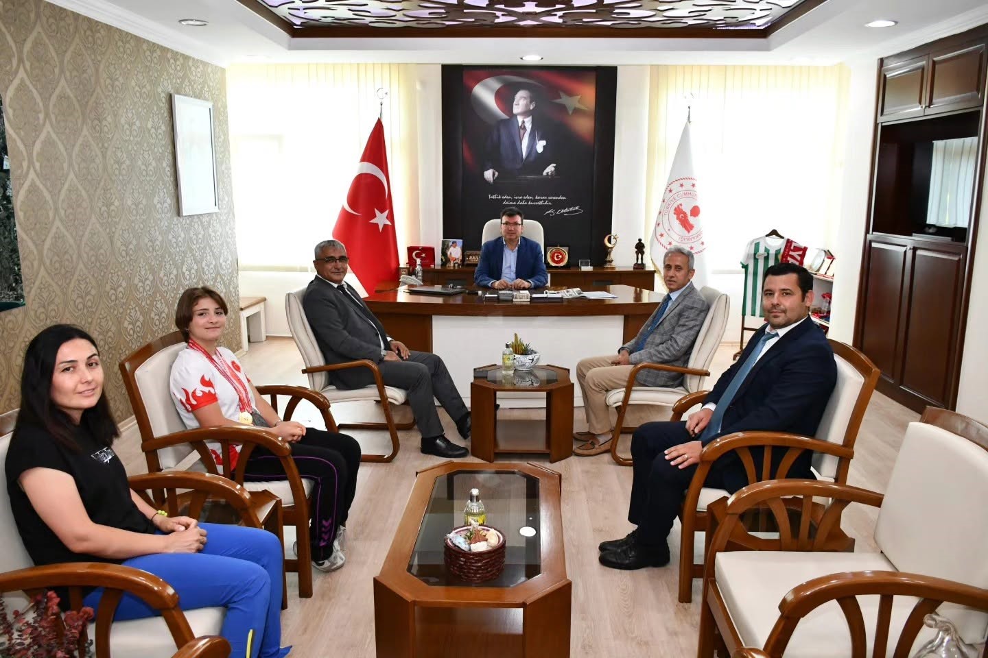 Bilek güreşinde dereceler elde eden Ayşe Büyükkaçar, ilçenin gururu oldu