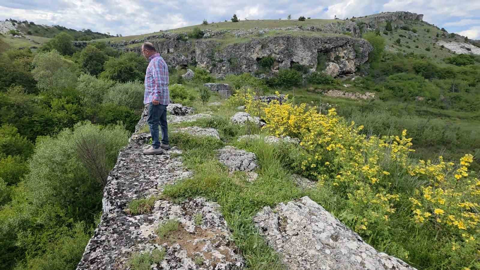 Çavdarhisar’da tarihi kemer köprüsü ve baraj çevresi yeniden düzenleniyor