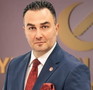Yeniden Refah Partisi Genel Başkan Yardımcısı Gezgin’in içinde bulunduğu makam aracı kaza yaptı: 3 yaralı