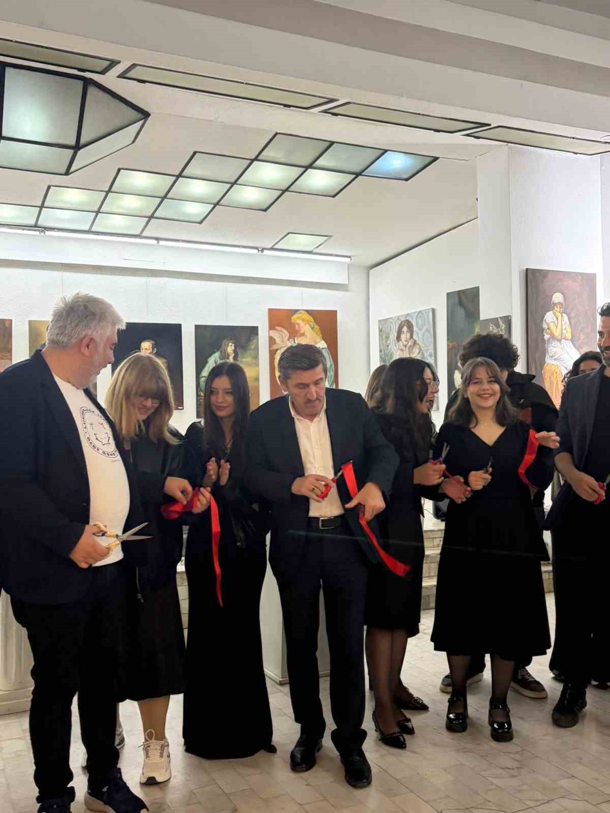 Genç sanatçılar eserlerini karekodla dijitale taşıdı