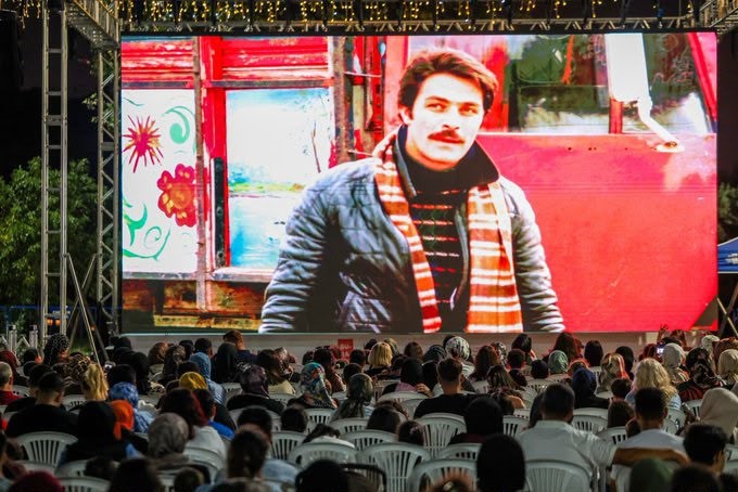 Esenler Belediyesi vatandaşları yazlık sinemada buluşturuyor