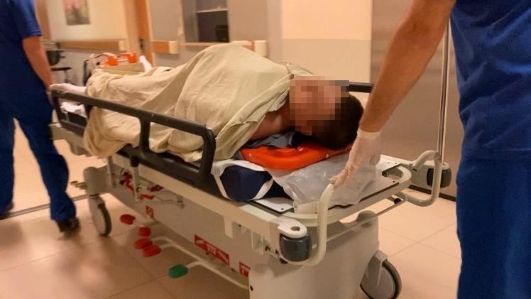 Kaza yapan alkoll&uuml; s&uuml;r&uuml;c&uuml;, olay yerinden ka&ccedil;tı: 17 yaşındaki gen&ccedil; ağır yaralandı