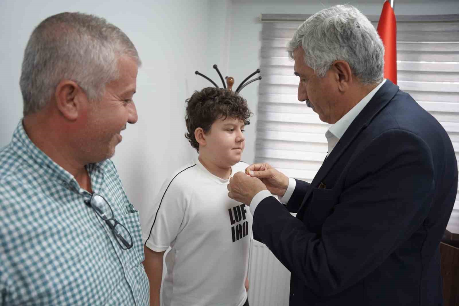 Başkan Hallaç, başarılı öğrencileri halkın makamında ağırladı