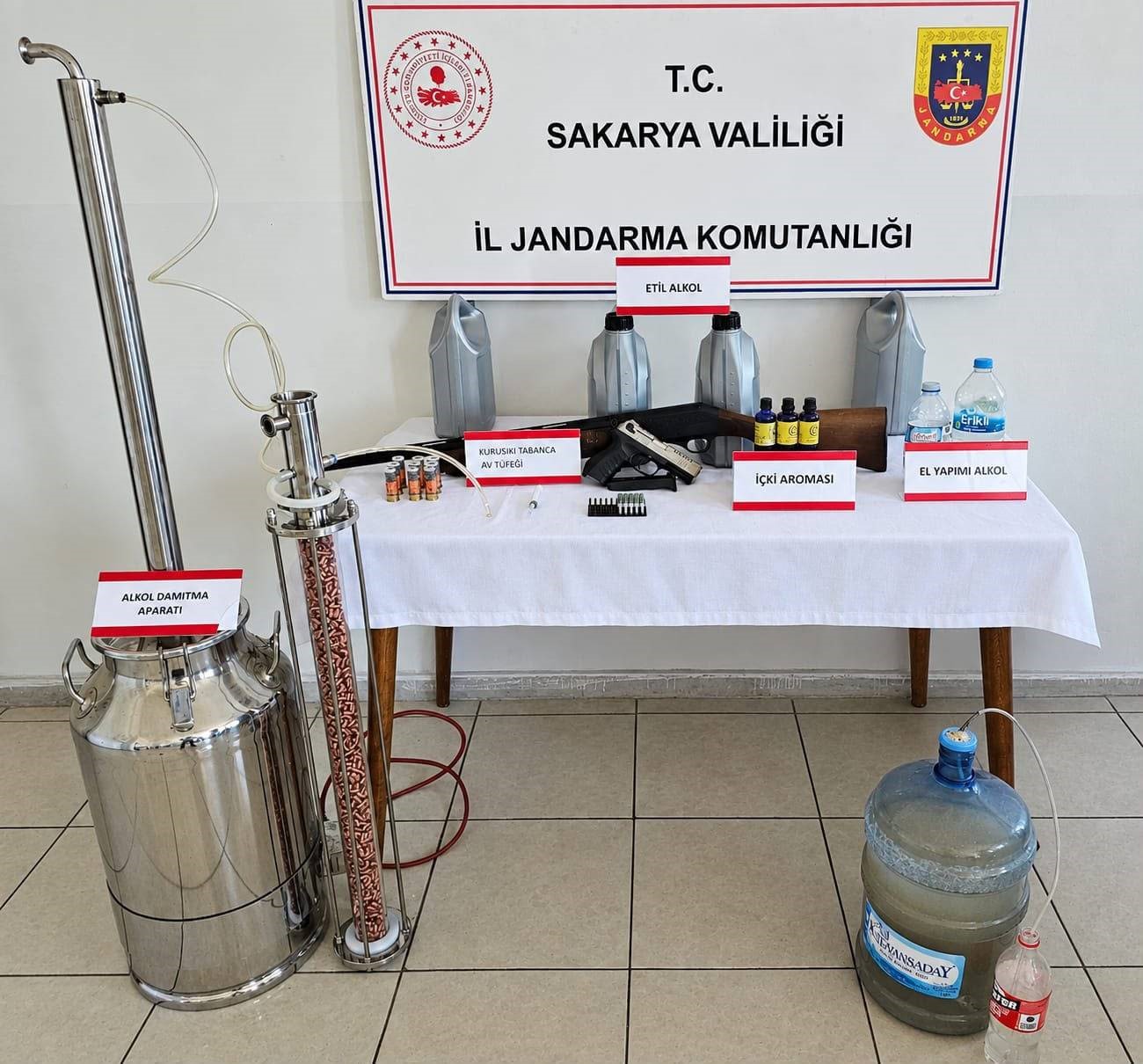 Sakarya’da jandarmadan sahte alkol operasyonu: 5 gözaltı