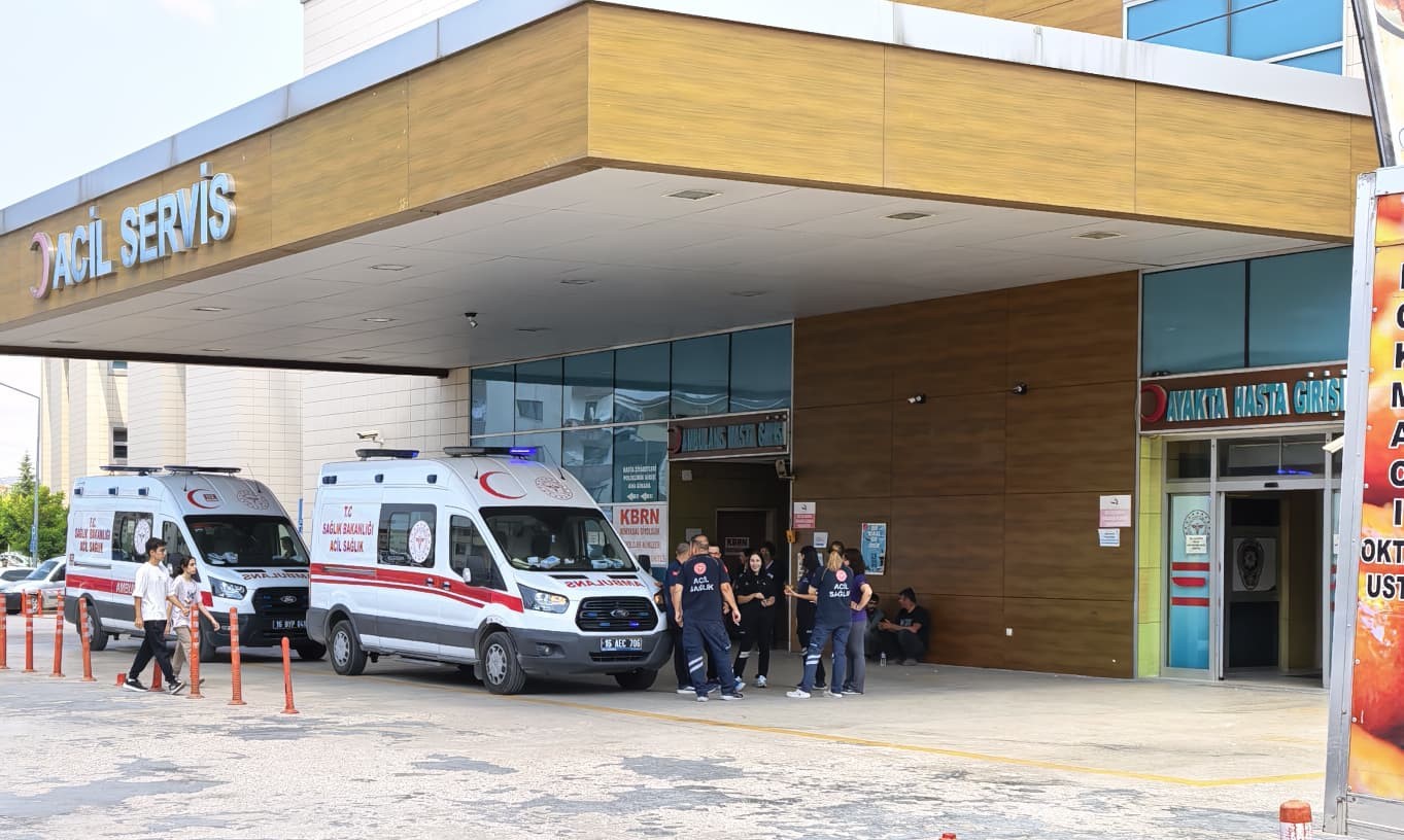 Kontrolden çıkan otomobil şarampole yuvarlandı: 8 yaralı