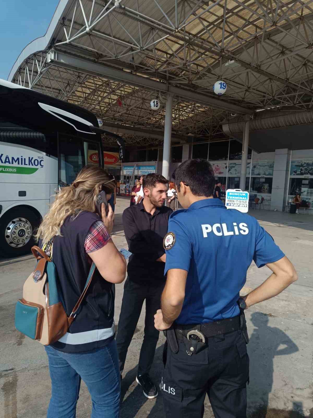 Polisten okul &ccedil;evrelerinde denetim