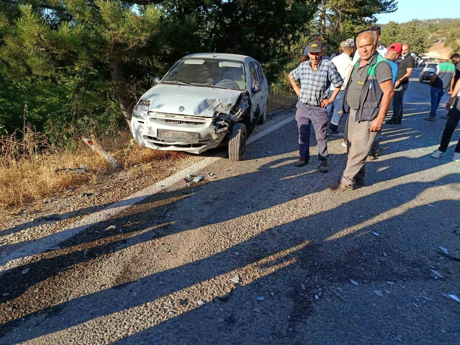 Dursunbey&rsquo;de trafik kazası: 3 yaralı