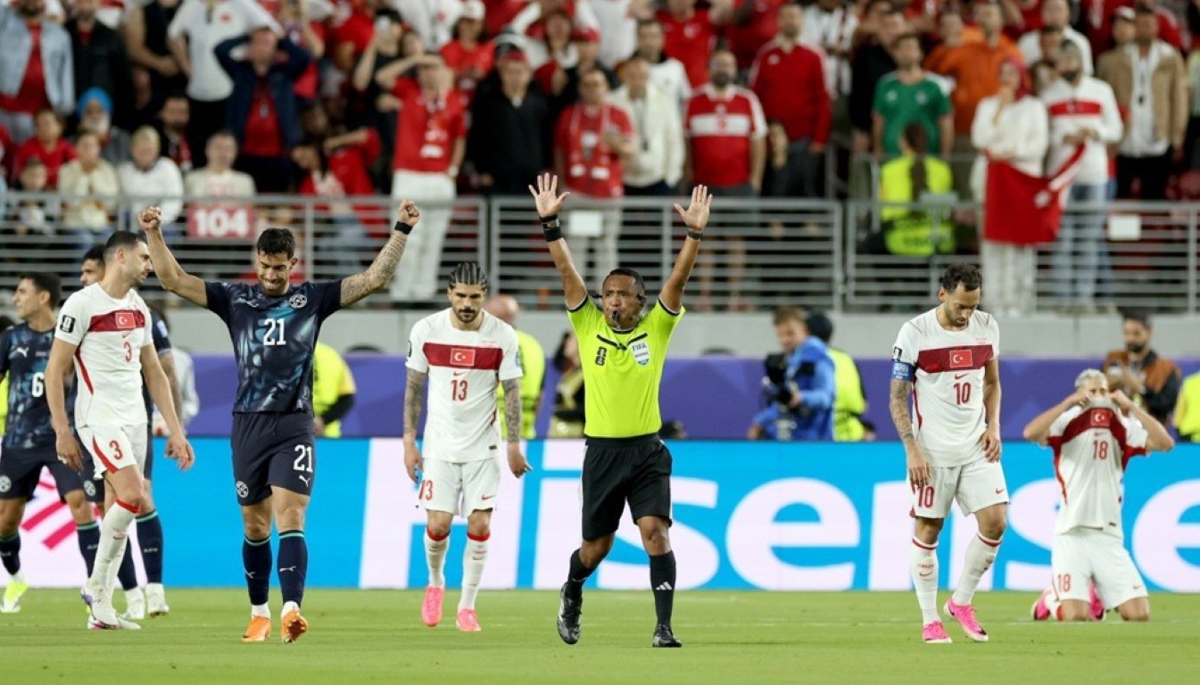 Milli futbolcular gözyaşlarını tutamadı