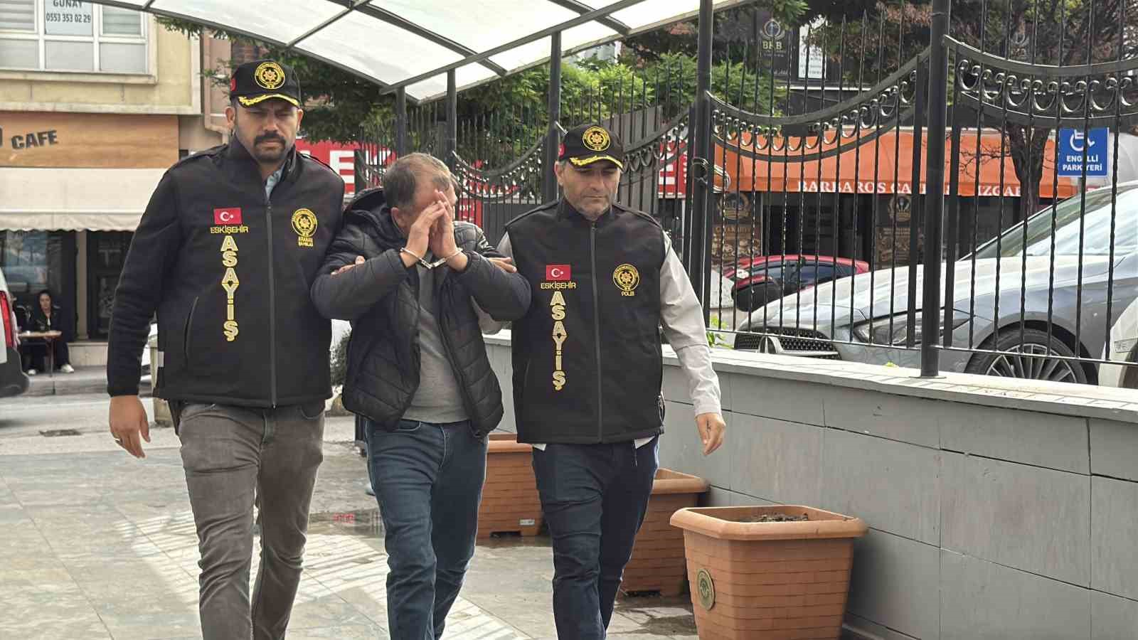 Eskişehir&rsquo;de 9 yıldır firari olan ve 25 yıl hapis cezası ile aranan şahıs yakalandı