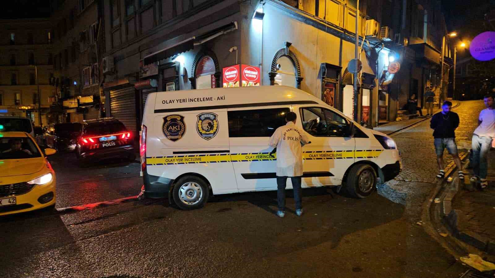 Fatih&rsquo;te esnaf kavgasında silahlar konuştu: 1 &ouml;l&uuml;, 1 yaralı