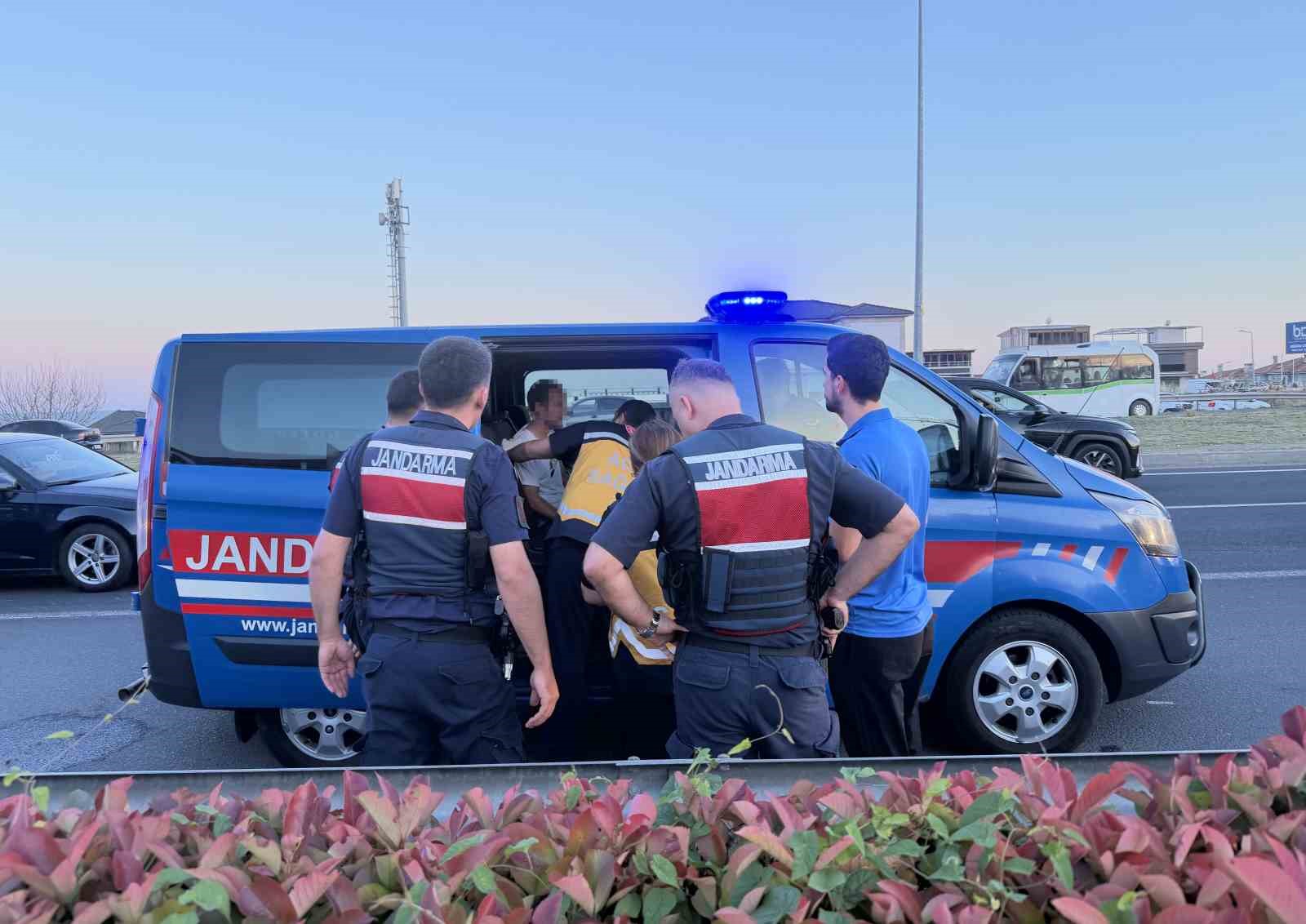 Şerit ihlali yaparak ortalığı savaş alanına çevirdi, yakalanınca baygınlık geçirdi