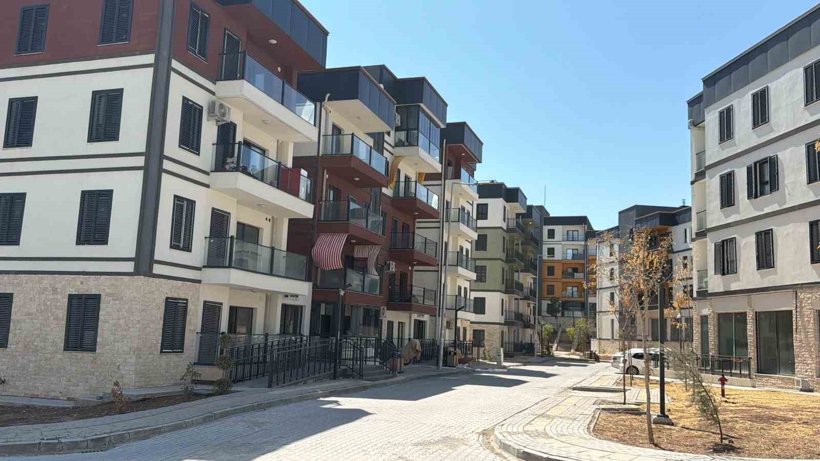 Adıyaman’da eski yapıların yerini modern konutlar aldı