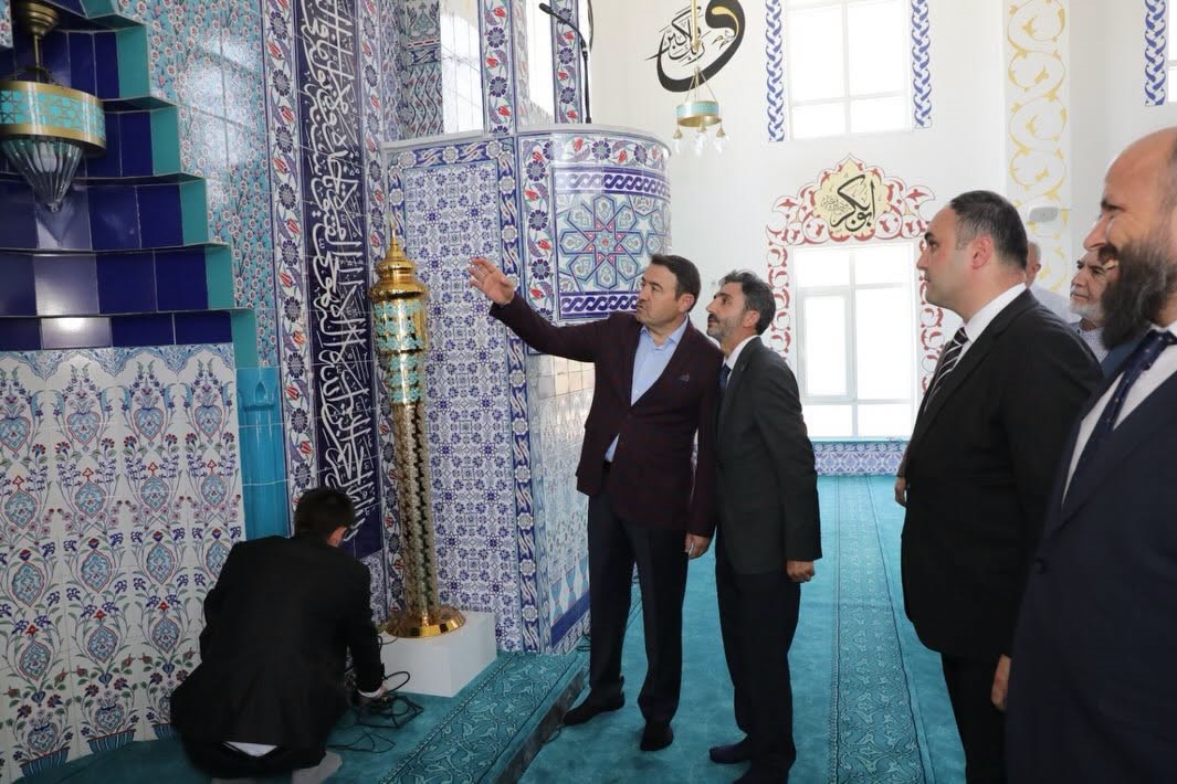Aslanapa Dere köyü camii ibadete açıldı