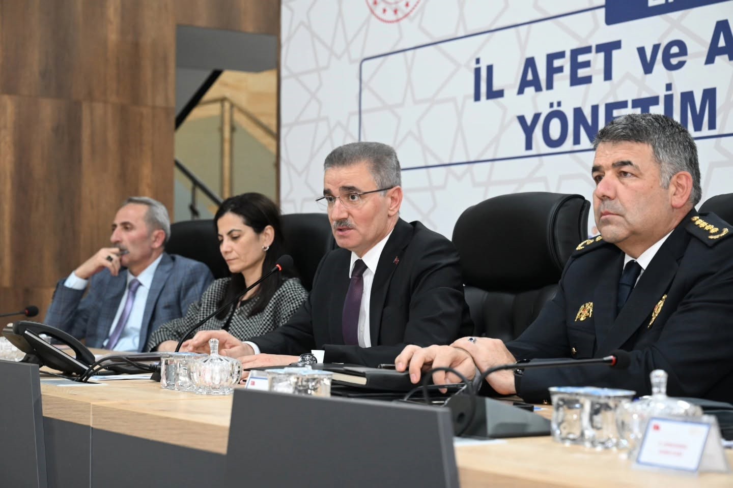 Vali Baruş’tan sahipsiz sokak hayvanları için ‘Zamanında Müdahale’ vurgusu